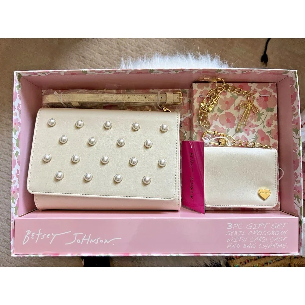 Betsey Johnson Sybil Crossbody Gift Set w/ Card Case & Charms NWT Pink Hearts
